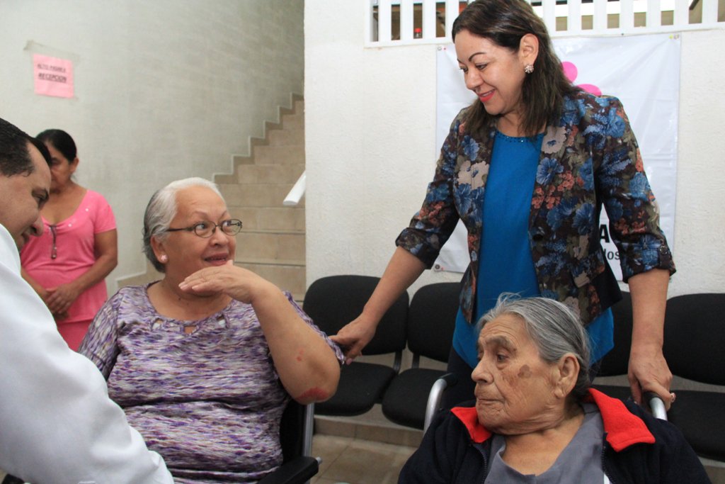 dif_pr2014's tweet photo. UNA VEZ MÁS EL SMDIF #PozaRica HACE ENTREGA DE APARATOS FUNCIONALES --> siguenos en #Facebook https://t.co/y9c7JEY8Sy https://t.co/iQjgWk6Gpx