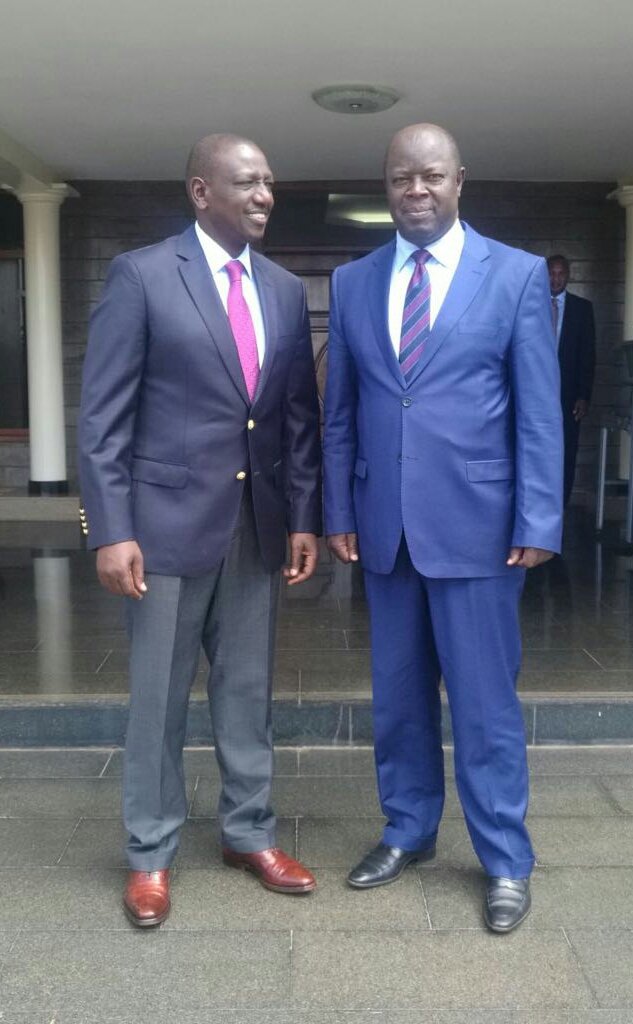 WilliamsRuto's tweet photo. Held talks with Trans Nzoia Governor Patrick Khaemba on issuance of title deeds to residents, relocating Government facilities to allow expansion of Kitale town and improving of health infrastructure. This will ensure  better service, attract investment and advance local economy. https://t.co/FhkV61EUev