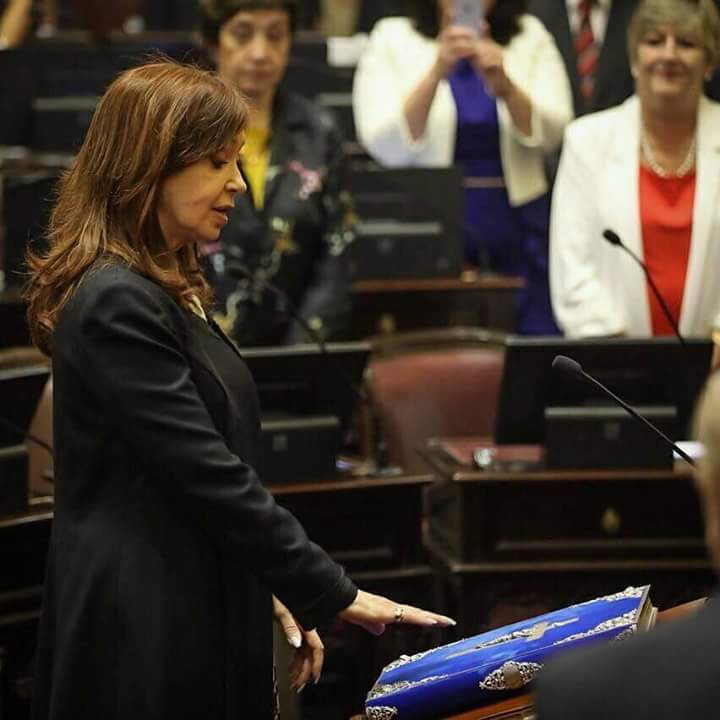 Que Dia mas lindo.. AGUANTE MOROCHA# SENADORA YEGUA DIVINA#