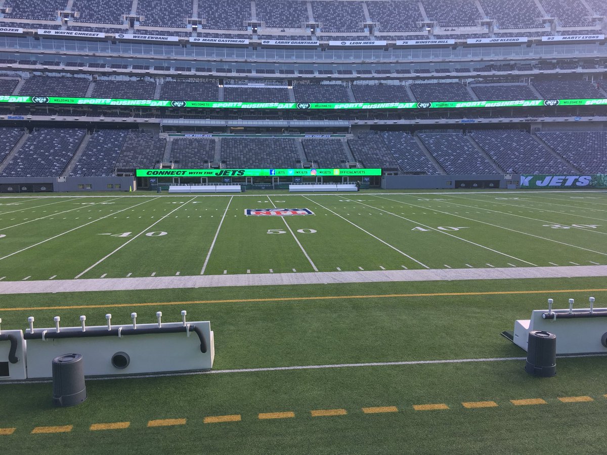 rodrig27_'s tweet photo. NFA Fitness Foundation Students arriving at the Jets MetLife Stadium. #GoldbackNation! @newburghschools @NorthNfa @CTE_VA @NFAWest @NfaPrincipal https://t.co/DtyynjsSlI