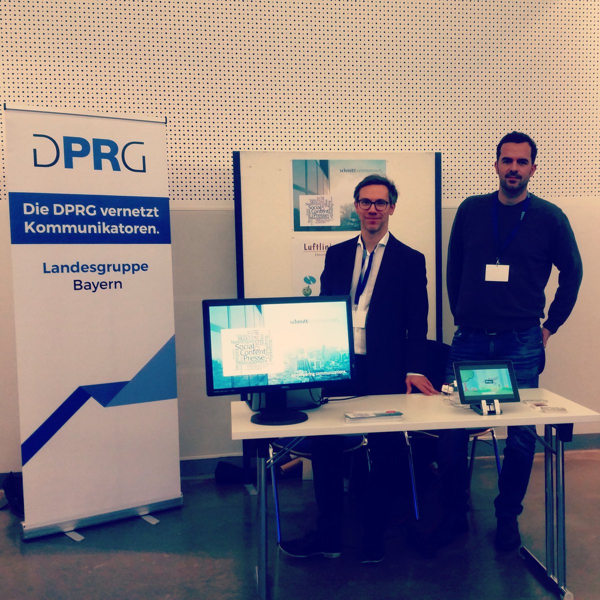 schmitt_comm's tweet photo. Mobile Media Day: @schmitt_comm gemeinsam mit der @DPRGde im @MediaforMarkets Kongresszentrum in #Würzburg. #MMD #MMD17 https://t.co/duXLCGTNfr