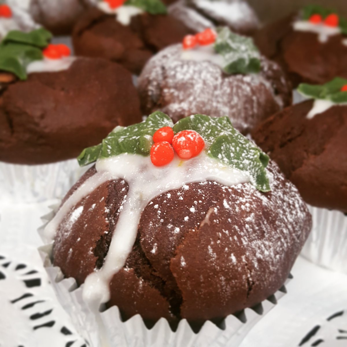 Festive chocolate orange muffins are upon us!🎄🍫🍊 #christmas #pudding #eatlocal