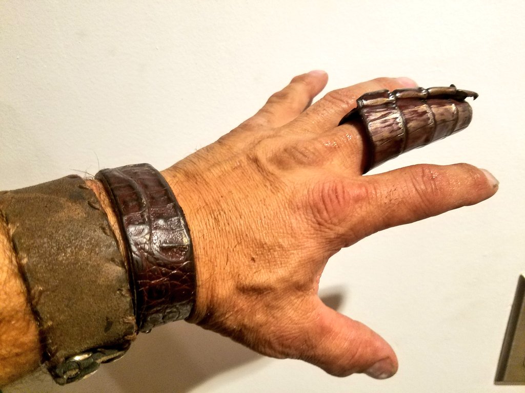 conte_dennis's tweet photo. #onefakind #handstitched #genuine #caminecrocodile #fingercuff @MonstersCruise @HoxPhotog @padcom_dotcom @HoekstraMagic @LMIStudio @litaford @ManchesterBDSM @Allyson_rock1 @StephenEPearcy @JoelHoekstra13 @AutographBand @MetalMikeC @GabbieRaeRocks @PaulandAl https://t.co/Yjrrhdiv52