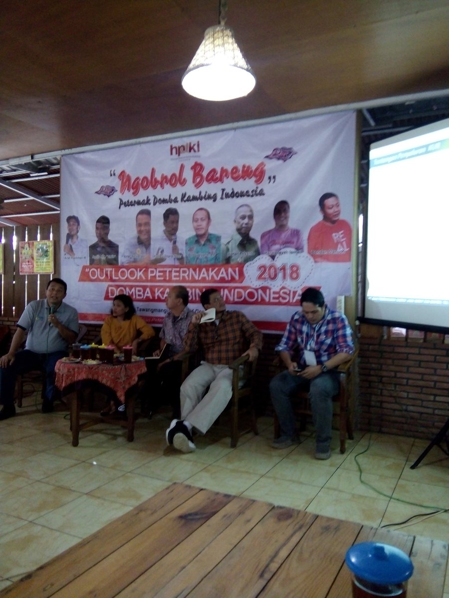 HpdkiLampung's tweet photo. "Ngobrol bareng peternak domba kambing Indonesia" outlook2018 #HPDKI #LAMPUNG https://t.co/bnh2XOYJj9