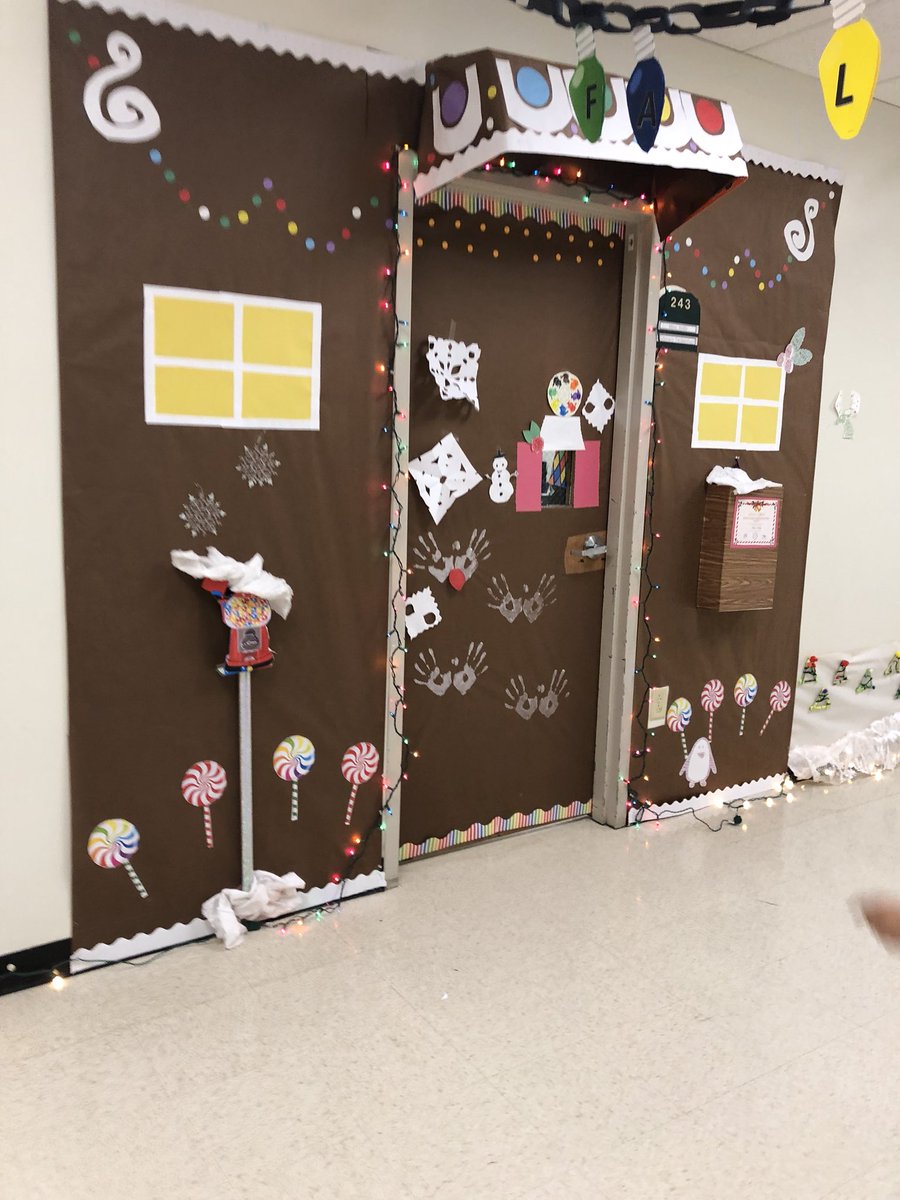 DComasBaez's tweet image. We “teched” the halls and won the hall decorating contest #codeasnowflake #wordart #edtech