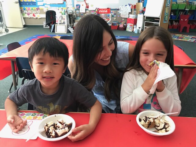 k1pandas's tweet image. Ice cream sundaes and cartoons with our auction winners. Enjoying special time together while raising money for our school! 🍨