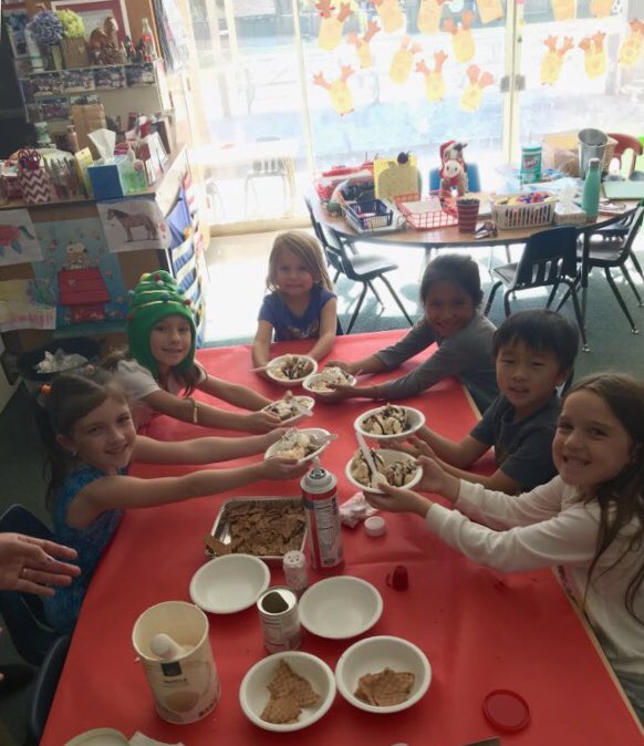k1pandas's tweet image. Ice cream sundaes and cartoons with our auction winners. Enjoying special time together while raising money for our school! 🍨