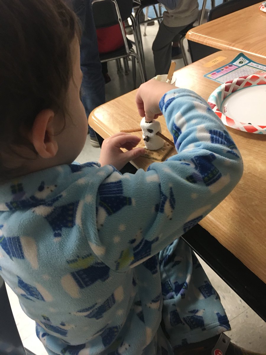 Nikki_Langer's tweet photo. What a great night at the Berkeley Township School District’s Literacy Night! @berkeleypotter @drzitopaw https://t.co/lGBGatBJRI