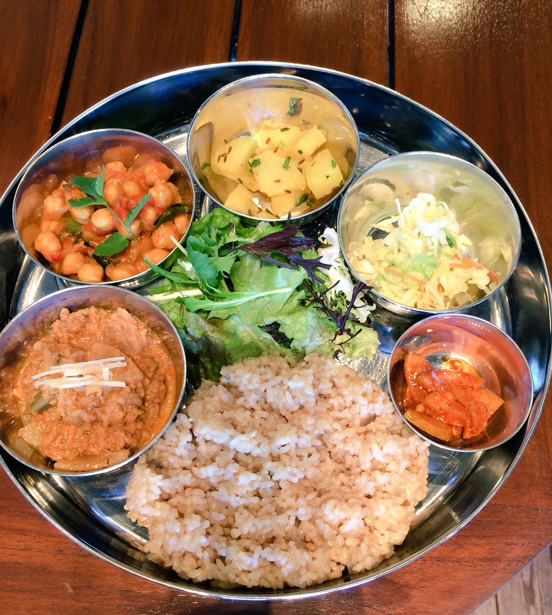 O Xrhsths Sasaya Cafe Sto Twitter 11時よりランチスタートです 本日のダブルカレーは北インド風大根入りキーマカレー 南インドのチャナマサラの2種のカレーと色々なデリがつきます 寒さが こたえる日には スパイスがたっぷり効いた本格インドカレーがオススメです