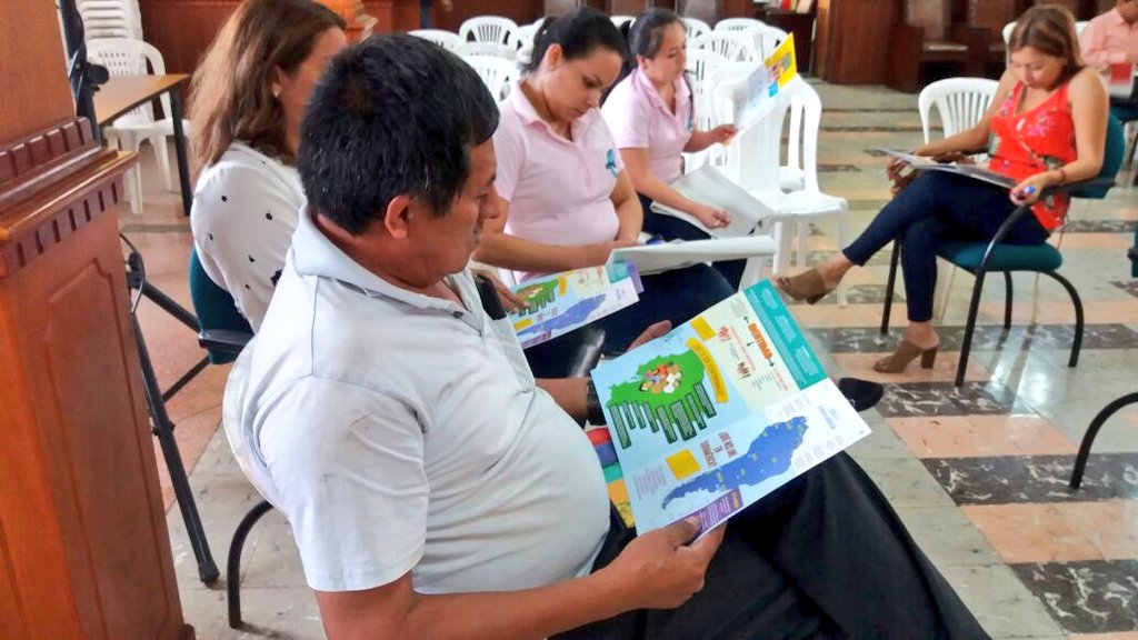 CNE_ElOro's tweet photo. #CNEInforma II Dirigentes de los Barrios del Cantón Zaruma reciben capacitación #ABCDemocraciaEC en el auditorio del GAD Cantonal https://t.co/zfMtLTKypX