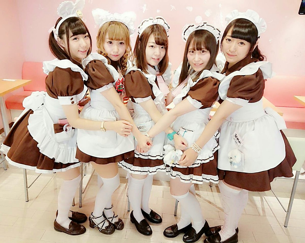 メイドカフェ あっとほぉーむカフェ Auf Twitter ほぉ むカフェ本店６階 オープン組です W ゆあの 新人みるふぁ こたつ ぽこ ひめの