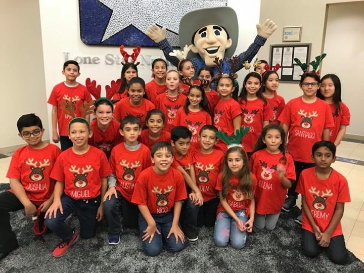 gonzalezelem's tweet photo. Our 4th grade carolers love going around town and spreading some holiday spirit! π βοΈ π πΆ #cowboycash https://t.co/VlqgMt1SGG