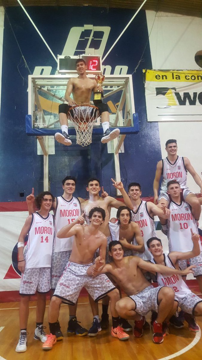 Basquet de primera en el Club Moron. CADETES CAMPEONES. Gran día de cosecha!!! Felicitaciones!!!!