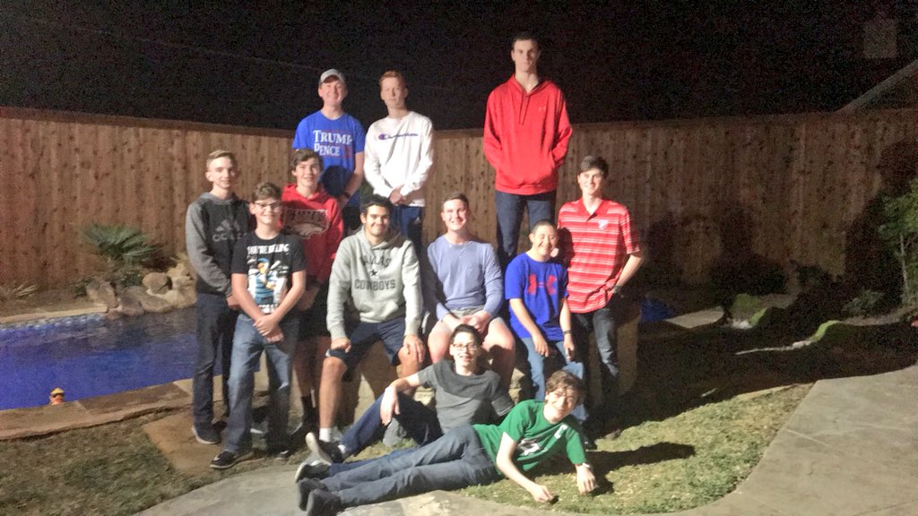 ACrewAllen's tweet image. Celebrating the holidays tonight! It’s always a good time when A-Crew is around! 🎄❄️🌟