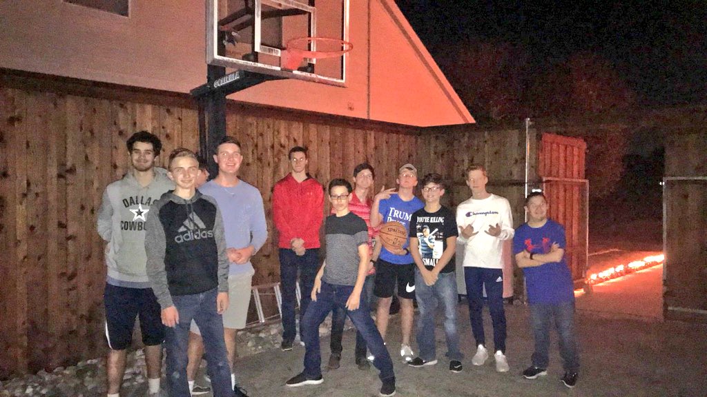 ACrewAllen's tweet image. Celebrating the holidays tonight! It’s always a good time when A-Crew is around! 🎄❄️🌟