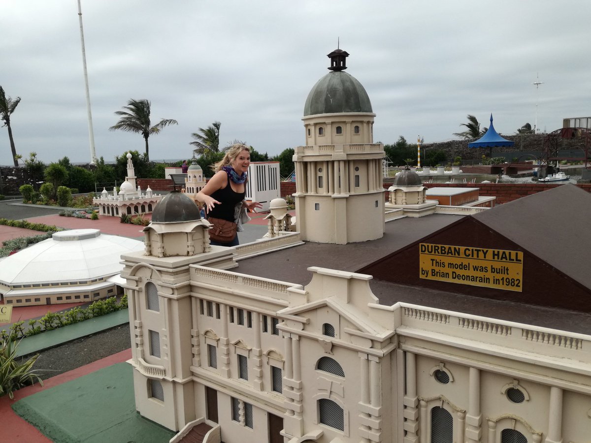 LenPienaar's tweet image. Girlfriend Godzilla!! #BankMySummer5 #SAvibes