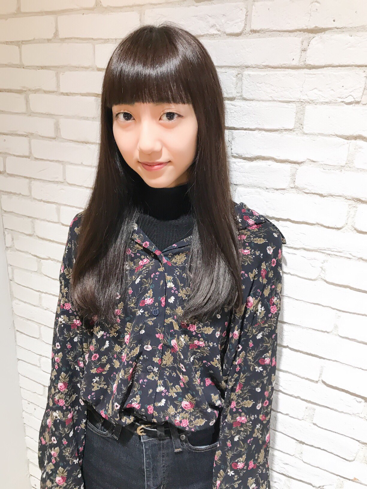 石塚淳 みやせひなのさん パッツン前髪 大切な前髪 お任せ頂きありがとうございます お仕事頑張ってください 前髪カット 1 080 新宿 ユーレルムオット Urealmotto 前髪カット パッツン前髪 ぱっつん前髪 暗髪 黒髪 女優 モデル