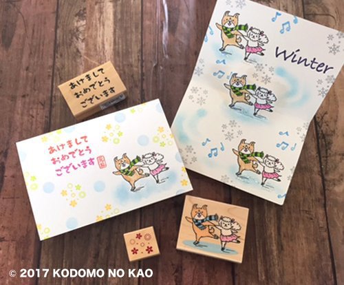 スタンプメーカー こどものかお 公式 年賀スタンプを使った作品例 年賀スタンプが販売されていますが 年賀状 だけでなくカードメイキングにも使えるスタンプのご紹介です スケートをしているイヌのデザインは 冬のシーズンにピッタリです