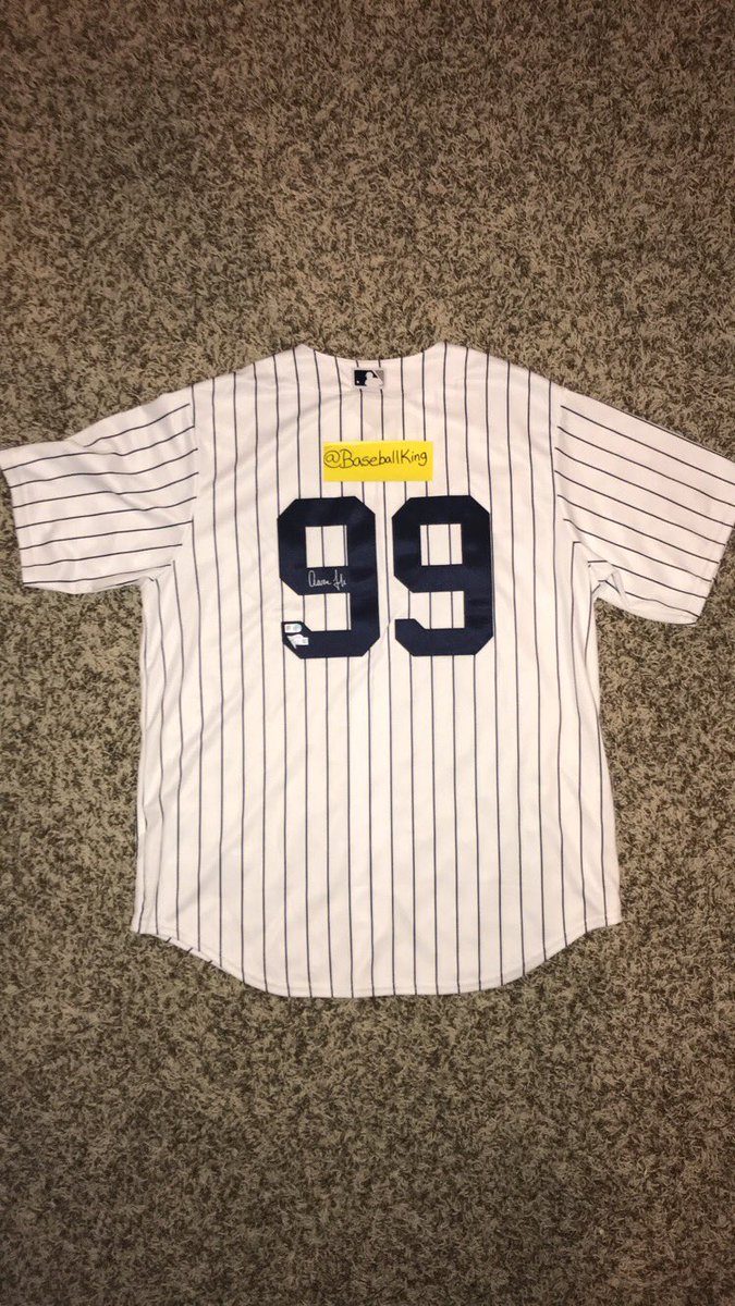 BasebaIlKing's tweet image. We are giving away this SIGNED AARON JUDGE JERSEY to ONE lucky follower on NEW YEAR’S DAY. RETWEET this tweet and FOLLOW ME for a chance to win. MUST BE FOLLOWING ME TO ENTER 😳🔥