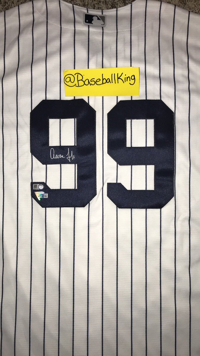 BasebaIlKing's tweet image. We are giving away this SIGNED AARON JUDGE JERSEY to ONE lucky follower on NEW YEAR’S DAY. RETWEET this tweet and FOLLOW ME for a chance to win. MUST BE FOLLOWING ME TO ENTER 😳🔥