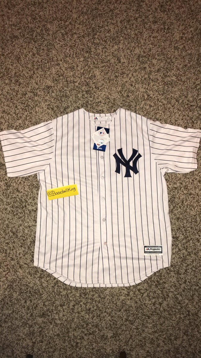 BasebaIlKing's tweet image. We are giving away this SIGNED AARON JUDGE JERSEY to ONE lucky follower on NEW YEAR’S DAY. RETWEET this tweet and FOLLOW ME for a chance to win. MUST BE FOLLOWING ME TO ENTER 😳🔥