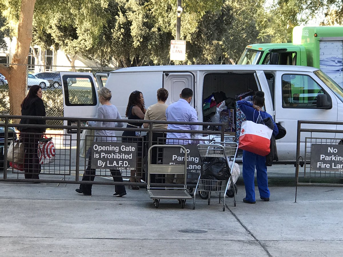 JLokpcb's tweet photo. Thank you to all of the Kaiser Permanente Woodland Hills Labor Management Partnership Unit Based Teams for collecting blankets, toiletries, coats, jackets, children’s clothing & diapers for Project Understanding to benefit families affected by the Thomas Fire #kpcommunityhealth https://t.co/yTsh8FnOIe