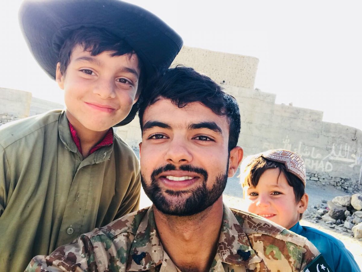 afzaalashraf21's tweet image. شمالی وزیرستان میں فورسزز کی گاڑی پر دہشت گردوں کا حملہ.
 21 سالہ سیکنڈ لیفٹینٹ عبدالمعید  شہید 

پاک فوج کے اس بہادر سپوت  کا تعلق ضلع وہاڑی تحصیل بورے والا سے ہے

#PakArmy #Moeed