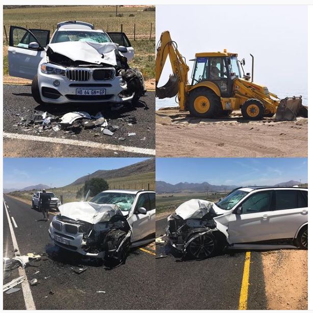 Narrow escape for well-known Pastor and his family in road crash after excavator reportedly made U-turn goo.gl/8TN5jV <a href="/AtBoshoff/">Adriaan Boshoff</a> @CRCMain #ArriveAlive