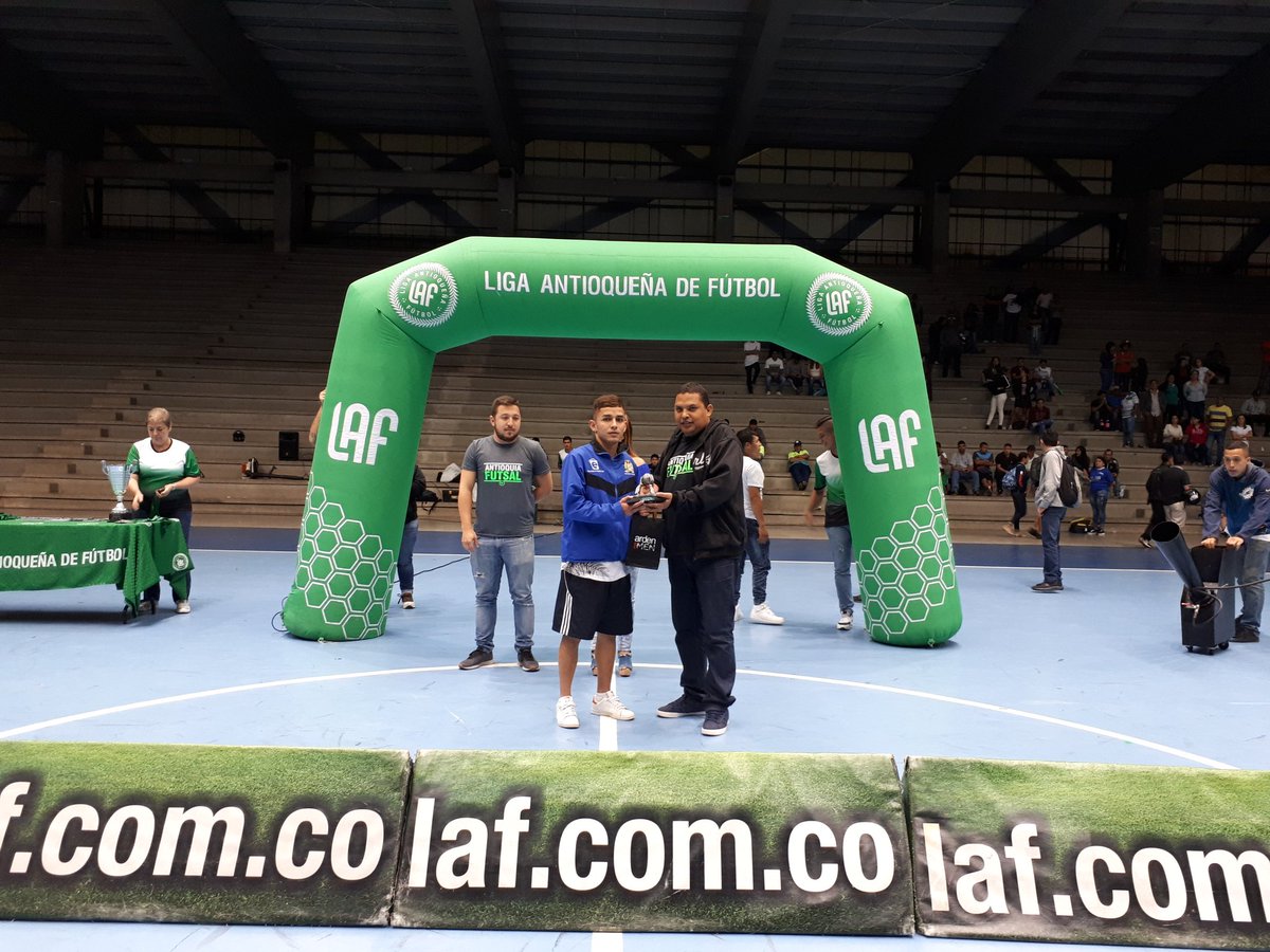 AntioquiaLAF's tweet photo. Valla menos vencida #ArdenForMen para #LópezdeMesaFutsalIE. Categoría Libre. #Finales2017🏆⚽. https://t.co/5FCIBvtjD8