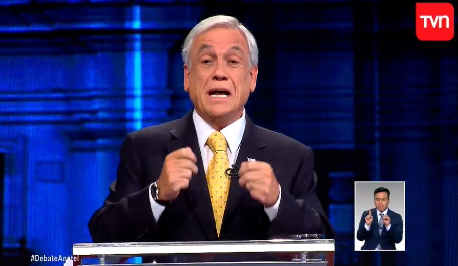 gransopi's tweet photo. Piñera compró "empresas zombis" para ahorrar $ 44.000.000.000 en impuestos, ahora habla de que Guillier le quiere meter la mano al bolsillo a la gente....

#Patitas https://t.co/QvNzPWMa3b