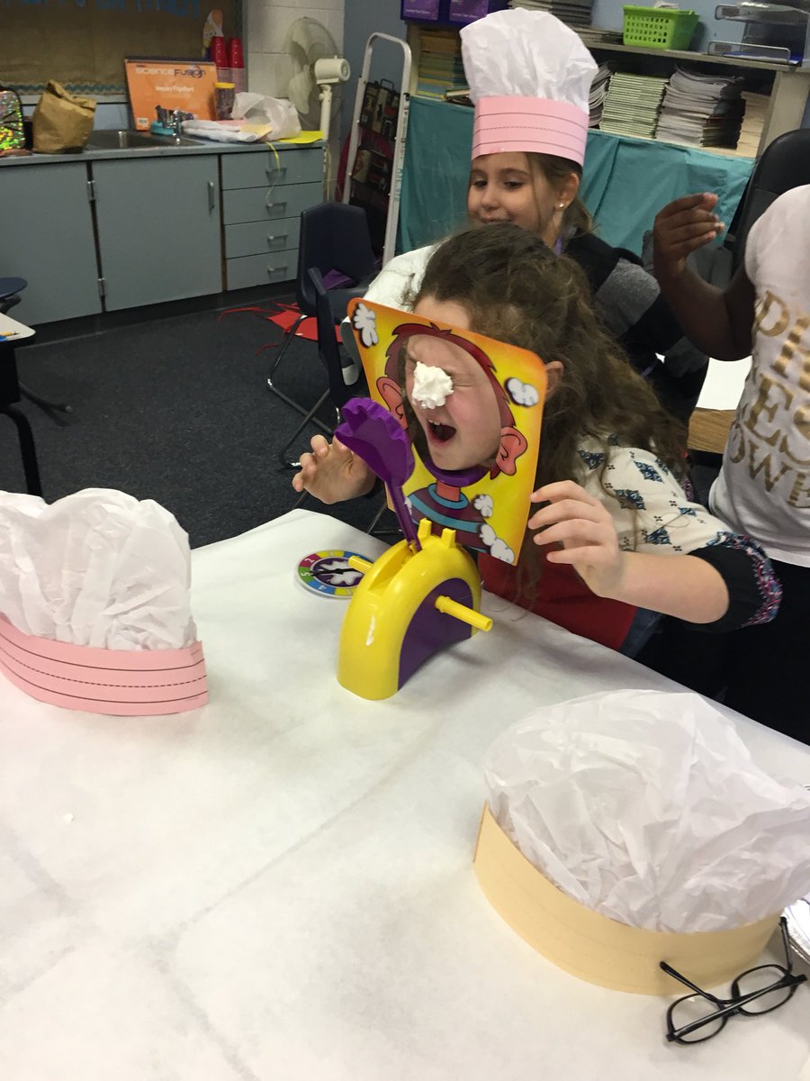 kdahl97's tweet photo. Hosted my first room flip today. The kids had so much fun.#teachmse#2ndgradeisfun https://t.co/1YsqHefday