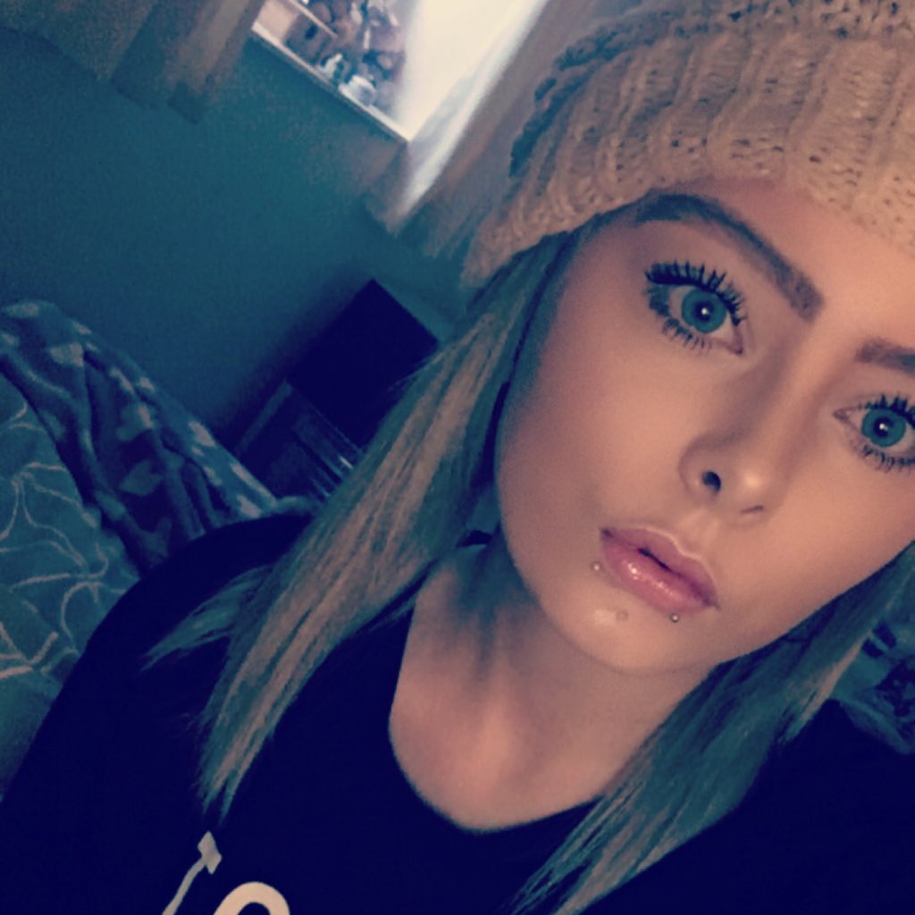 HeenanAimee's tweet photo. #NewProfilePic https://t.co/9oDrzA9XIC