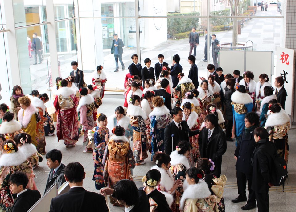 我孫子市役所 平成30年成人式 案内はがきを発送しました 届かない方は生涯学習課まで連絡を日程 平成30年1月7日 日 午前 我孫子 湖北 湖北台中学校区 受付 10 00 午後 白山 久寺家 布佐中学校区 受付 13 00 会場 けやきプラザ問 生涯 我孫子市役所 平成30年成人式 案内はがきを発送しました 届かない方は生涯学習課まで連絡を日程 平成30年1月7日 日 午前 我孫子 湖北 湖北台中学校区 受付 10 00 午後 白山 久寺家 布佐中学校区 受付 13 00 会場 けやきプラザ問 生涯