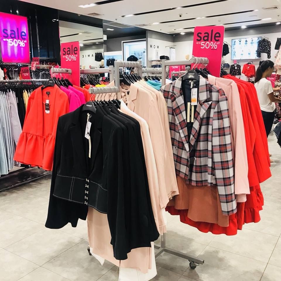 salehere1's tweet photo. 🎯 ม่ายหวายแล้ว TOPSHOP ซื้อ 2 แถม 1 ฟรี ทั้ง เสื้อผ้า รองเท้า กระเป๋า เครื่องประดับ บอกเลยว่า ลดทั้งร้าน ลด 50% ก็มีนะ ช้อปไปเลยรัวๆ อย่าได้ยอมค่ะ

📆 วันนี้ - 14 ธ.ค. 2560
📌 ที่ Topshop เซ็นทรัลเวิลด์ (ยกเว้น Topshop สาขา Pop-up)

#Topshop #Sale #Promotion #SaleHere https://t.co/fZUrH4Wzbx