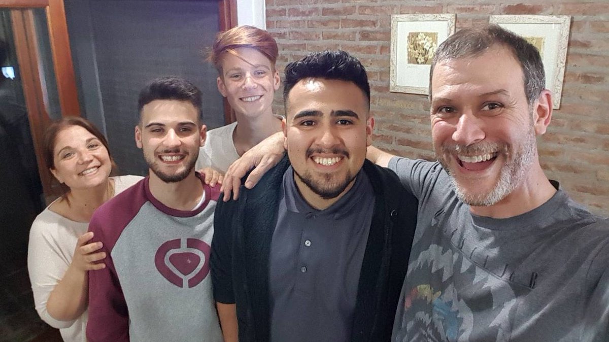 SpartaPablo's tweet photo. Despidiendo a un hermano y alumno muy querido! Lo vamos a extrañar pero sabemos que iniciará una etapa de gran bendición y crecimiento en su querido Houston! Te queremos Bryan #CBPie2017 #CB2017 #CBQuilmes https://t.co/ghkNNziXwm