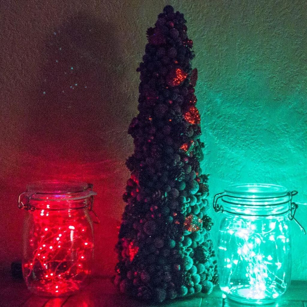 kevinpjennings's tweet photo. Did a little decorating
#365picturesin2017, #everydayphotographer #pictureoftheday, #potd2017 , #iphone, #iphoneX, #shotonaniphoneX, #christmasdecorations, #redandgreen #christmastree https://t.co/tqdcUlCDcd https://t.co/rqwTWppNuq