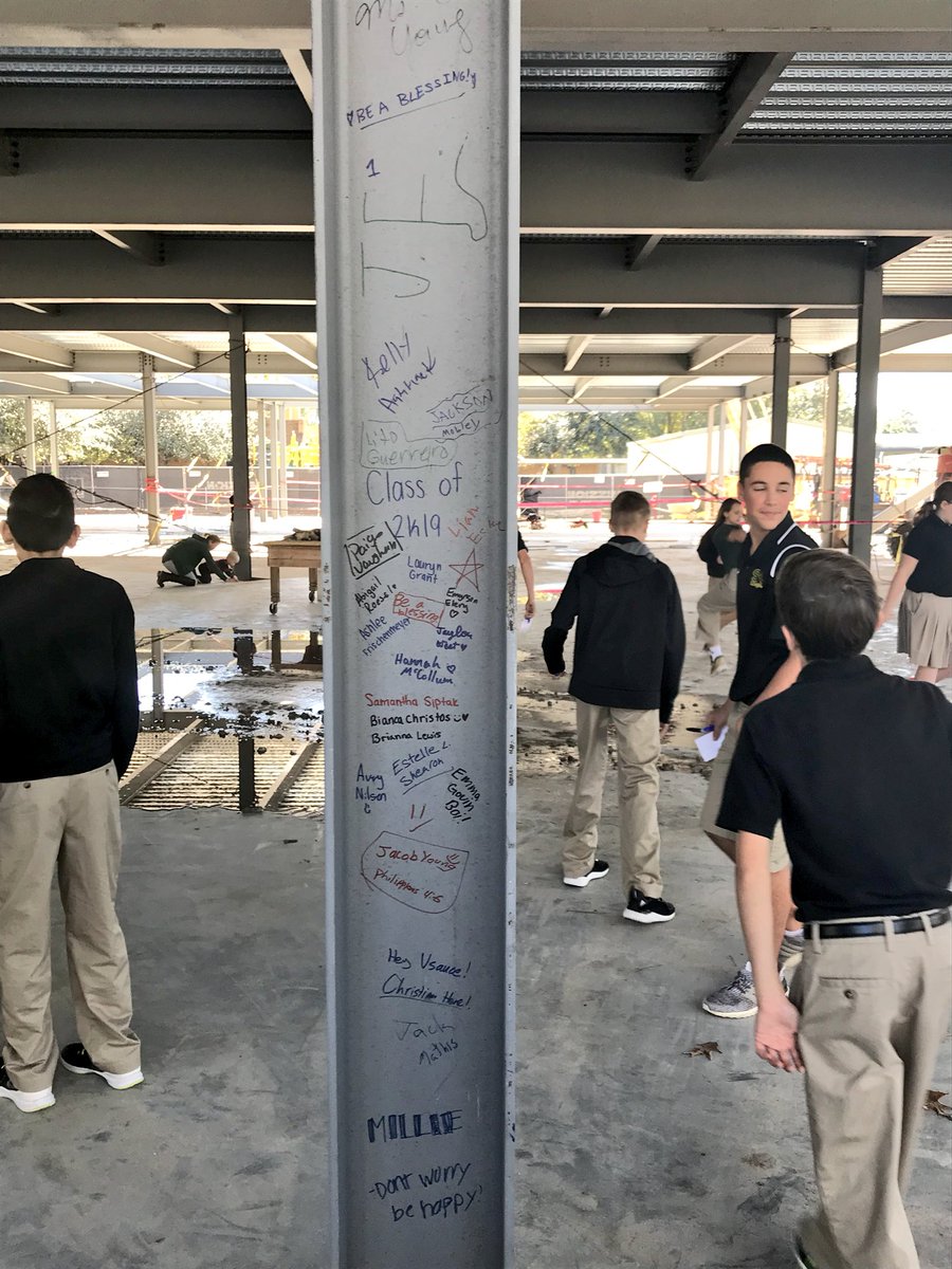 Young_sml's tweet photo. Blessing our new building today and leaving a legacy!☺️ #smlclassof2k19 #excitedforthefuture #besml #sml1718 #beablessing https://t.co/uNOY28qOzu