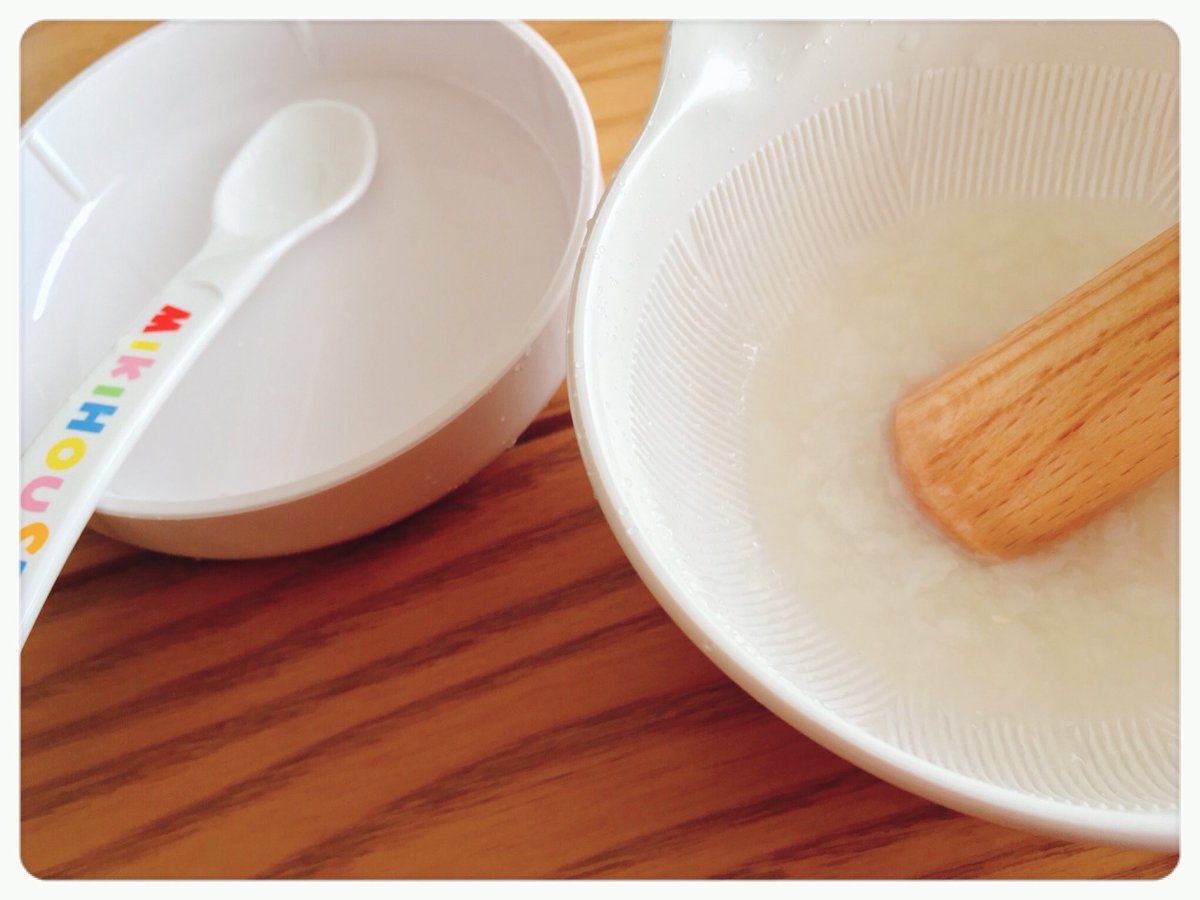 Suga0322 離乳食開始ー ぬぁんじゃごりゃあぁああああ って顔して口からちびちび出した そして泣いた てか細かくすり潰すの意外と時間かかるし手間やな すりこぎの木くずみたいなん入るの気になるし あと気がついたのが ごはんって Suga0322 離乳食開始ー ぬぁんじゃごりゃあぁああああ って顔して口からちびちび出した そして泣いた てか細かくすり潰すの意外と時間かかるし手間やな すりこぎの木くずみたいなん入るの気になるし あと気がついたのが ごはんって
