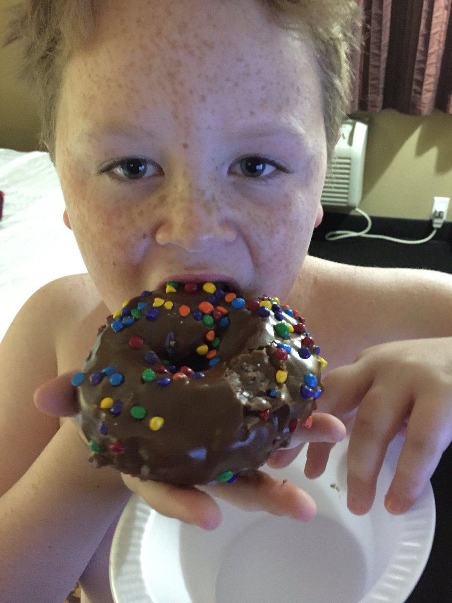 ebrookehartman's tweet photo. Late, late night trip to Hurts Donuts #howdowechoose https://t.co/HgBc9GcTv9