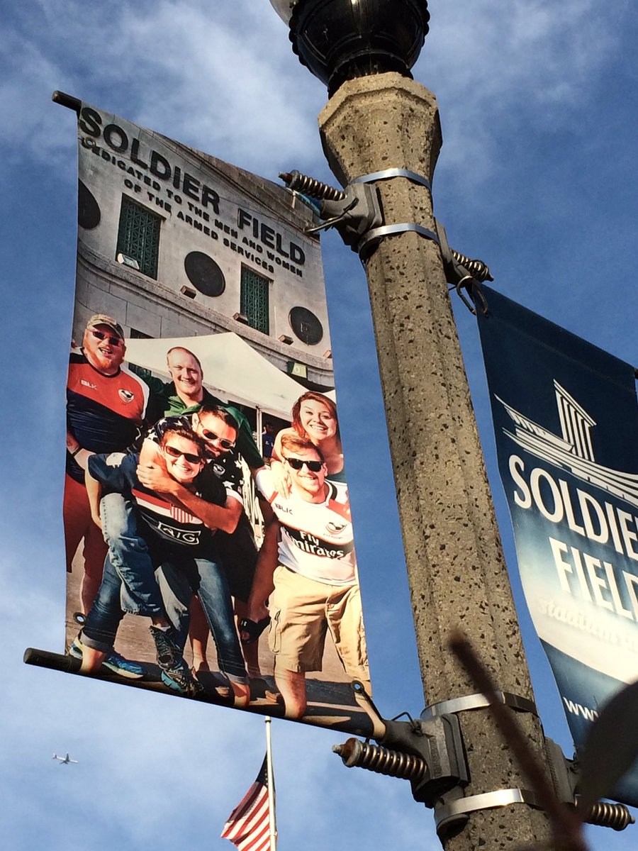 Walking around Soldier Field and seeing Chicago still loves Rugby Weekends.
#soldierfield #chicago #rugby #dabears