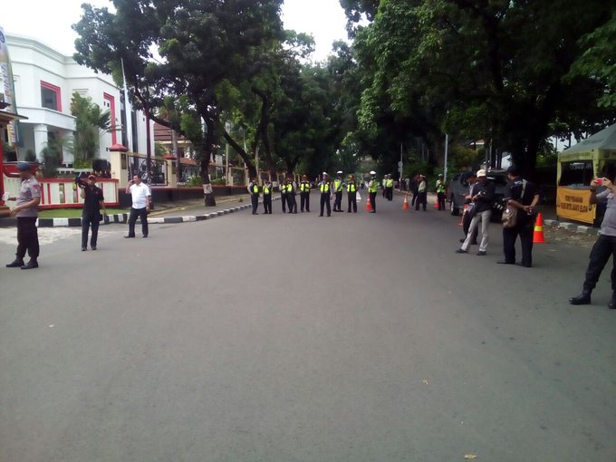 View image on Twitter