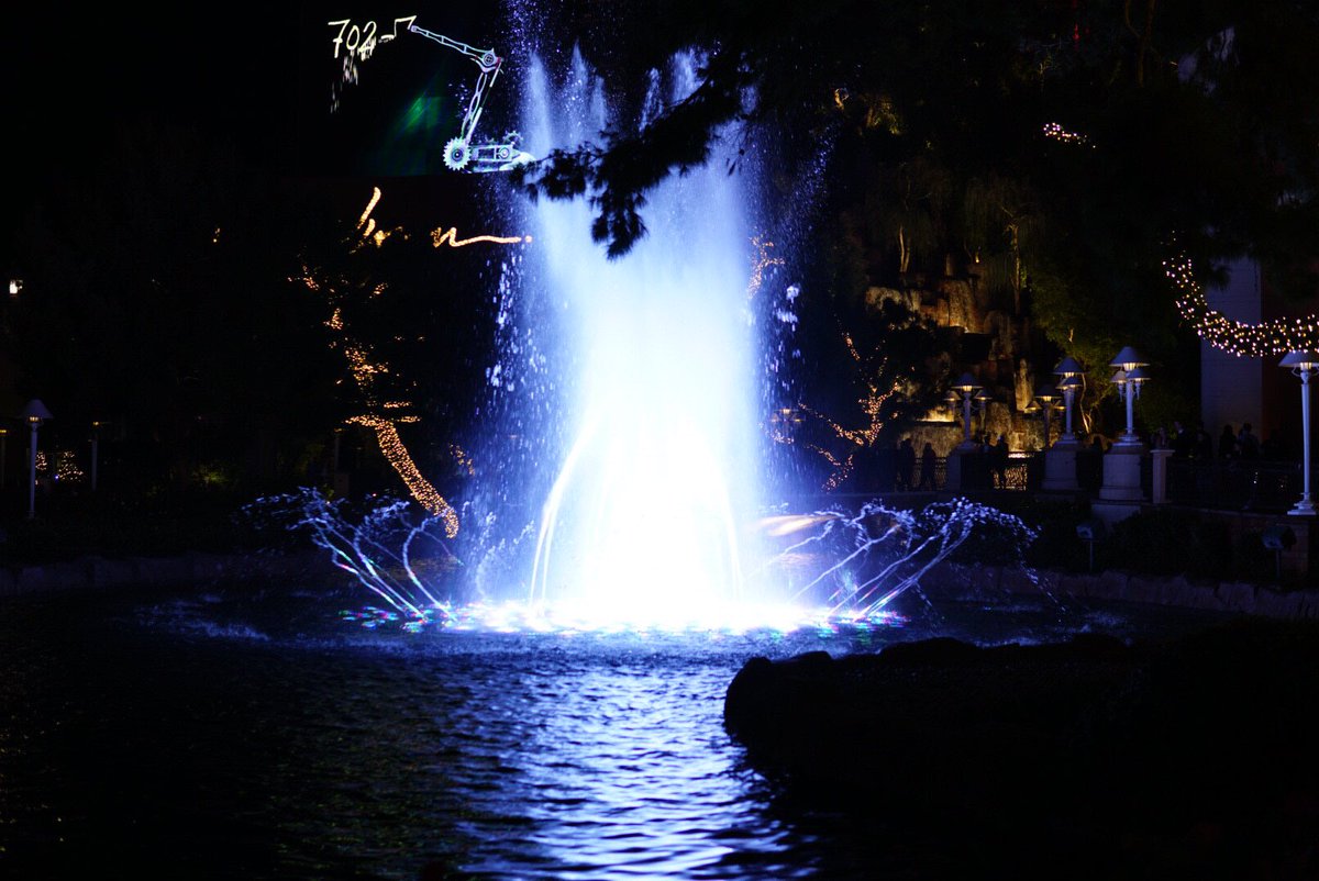 AimHighSims's tweet photo. Water & Light Show #Water #Light #LasVegas #Music #WaterShow #WaterDancing #LightsCameraAction #Show #ShowTime #Sony #SonyAlpha #Casino #TheStrip #Vegas #LV #702 #Like #Comment #CityPhotography #Photography #Photographer #VivaLasVegas #Camera #LoveIt #WalkingTheStrip #LVStrip https://t.co/K9UMcIdAaG