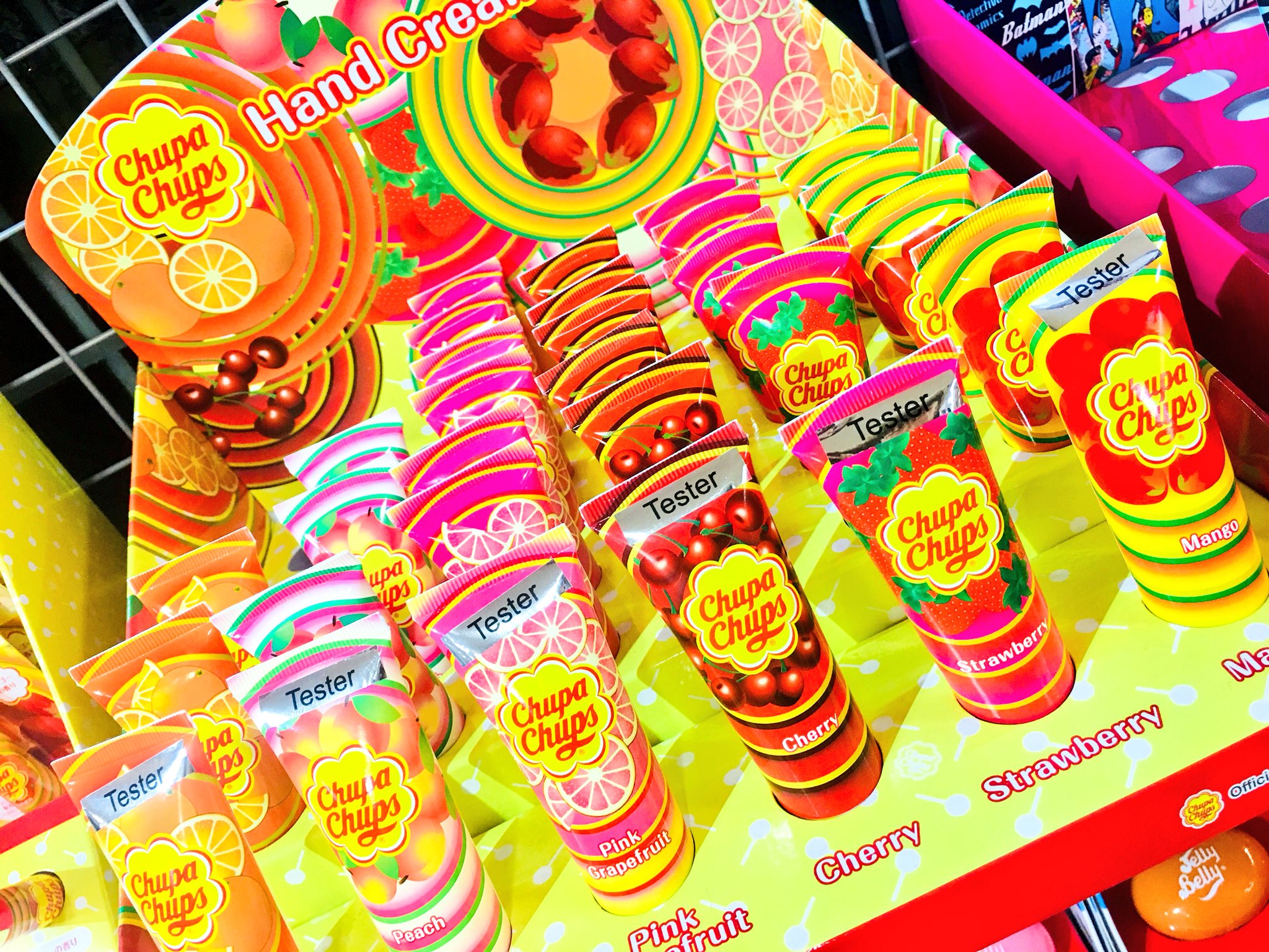サンキューマートセントシティ北九州店 チュッパチャップス ハンドクリーム6種 パッケージがとても かわいいチュッパチャップス のハンドクリームが入荷しましたッ うるおい成分配合シアバター入り あまーいお菓子の香り もちろん全品