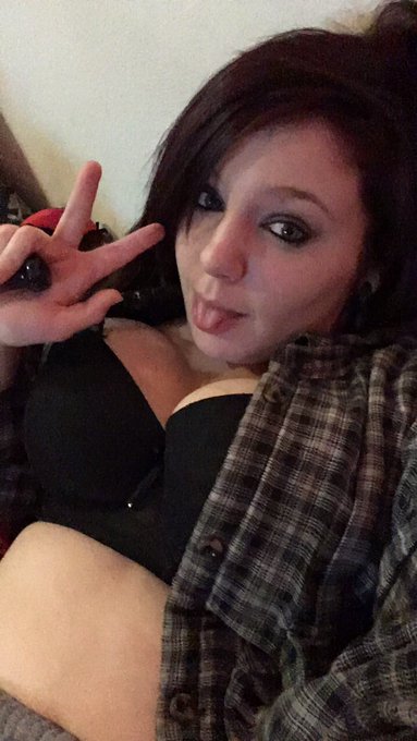 New hair color :3 https://t.co/p0N5jSwcEI<a href="/tag/exhibitionist"class="tags"><span>#exhibitionist</span></a><a href="/tag/nudes"class="tags"><span>#nudes</span></a><a href="/tag/nakedinnature"class="tags"><span>#nakedinnature</span></a>