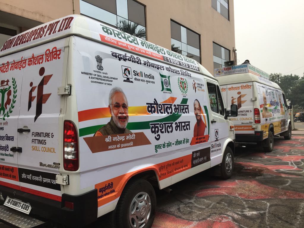 ffscin's tweet photo. #KaushalRaths #SkillsOnWheels of @FfscIn were flagged off by Chief Secretary Ms. Rajbala Verma Gov. of Jharkhand during #SkillSummit2018 organised by @jsdms_jharkhand @PMOIndia @dpradhanbjp @dasraghubar @CMOJharkhand @MSDESkillIndia @NSDCINDIA @AnantkumarH @RajeshAgrawal94 https://t.co/eLbPjV5oCO
