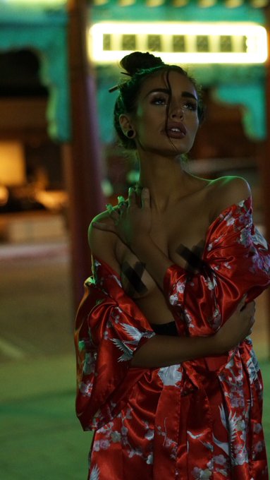 I went to china town last night if you can&rsquo;t tell https://t.co/nFtxJ43Nv9