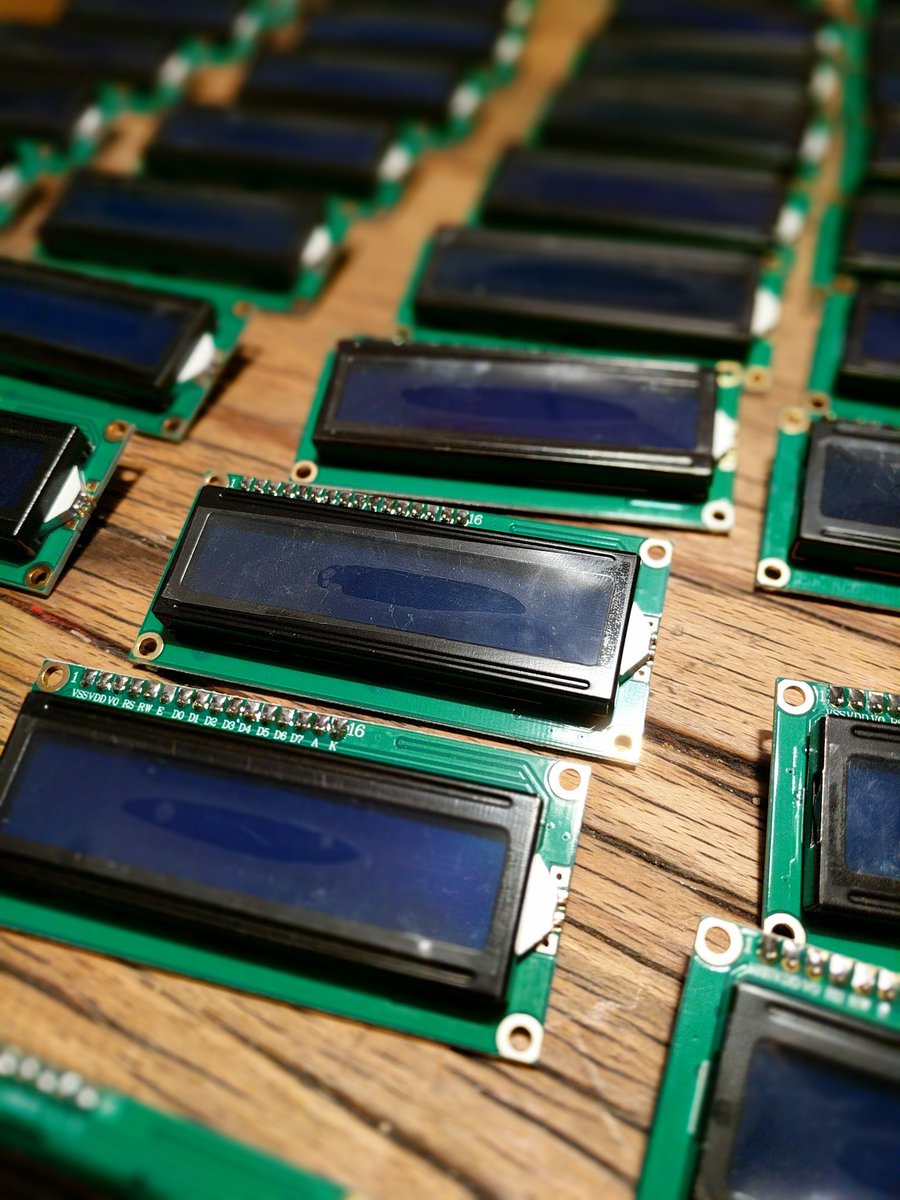 mycodino's tweet image. #DigitaleTueftler nutzen Displays, um die Zukunft vorherzusagen oder ein Keyboard zu bauen. Mit Computer Code wird das ganze dann zum Leben erweckt! #mycodino #learn2code