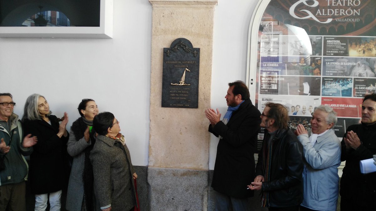 El dramaturgo Fernando Urdiales, fundador de <a href="/TEATRO_CORSARIO/">TEATRO CORSARIO</a>, ya tiene una placa en su honor en la fachada de nuestro teatro. Un merecidísimo reconocimiento a toda una vida dedicada a las artes escénicas