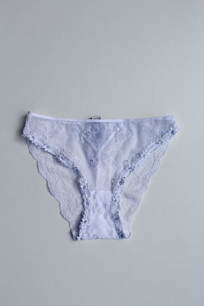 Who wouldn't like to wake up to this on Christmas morning? #lisecharmel #cheaplingeriepetalsdiscountlingerie.com/product/lise-c…