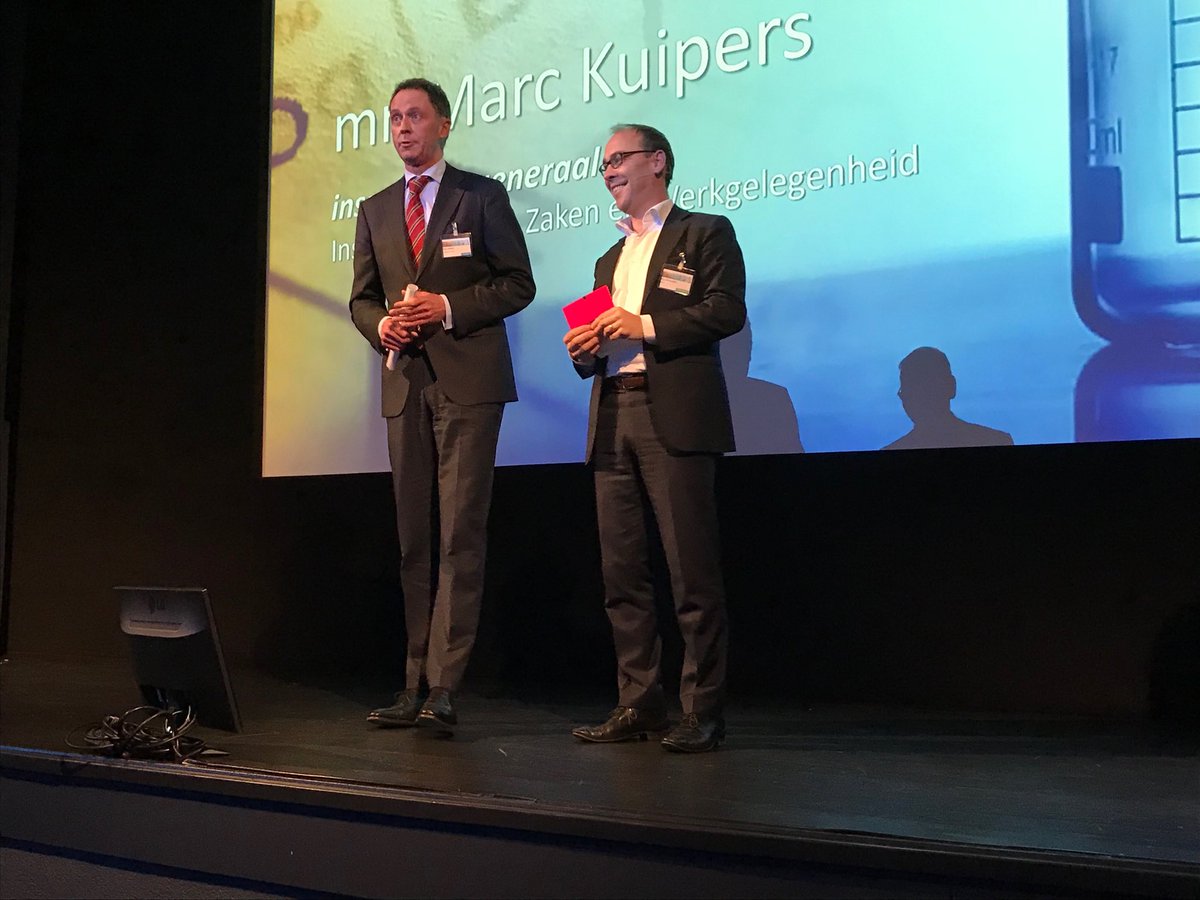 IG Inspectie SZW Marc Kuipers en dagvoorzitter Klaas Gravesteijn openen de Stoffendag 2017 <a href="/stoffendag/">Stoffendag</a> @InspectieSZW aandacht voor stoffen op het werk